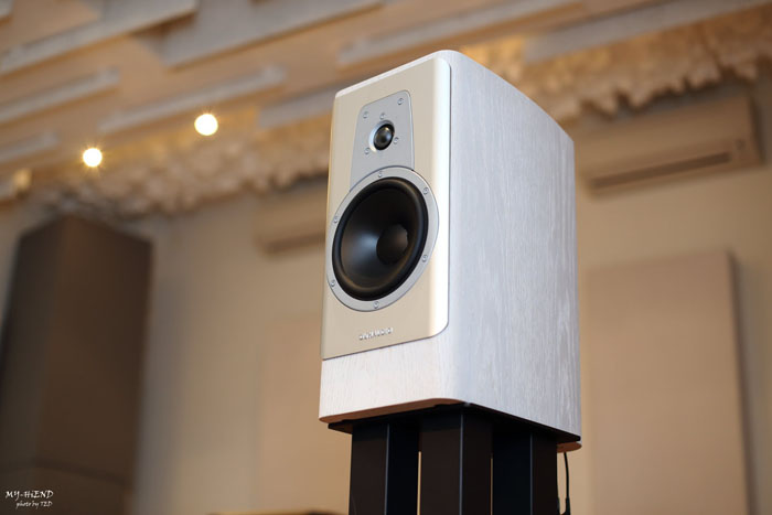 再造丹麦颠峰之林 DYNAUDIO NEW CONTOUR 20