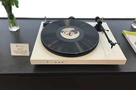 宝碟Pro-Ject Juke Box E一体式黑胶唱机