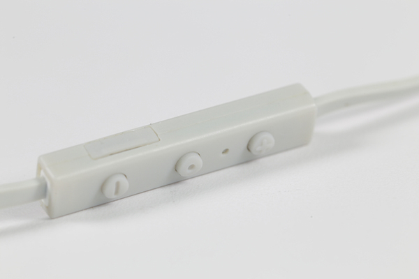 体积轻巧 Qptoma NuForce BE6蓝牙耳机