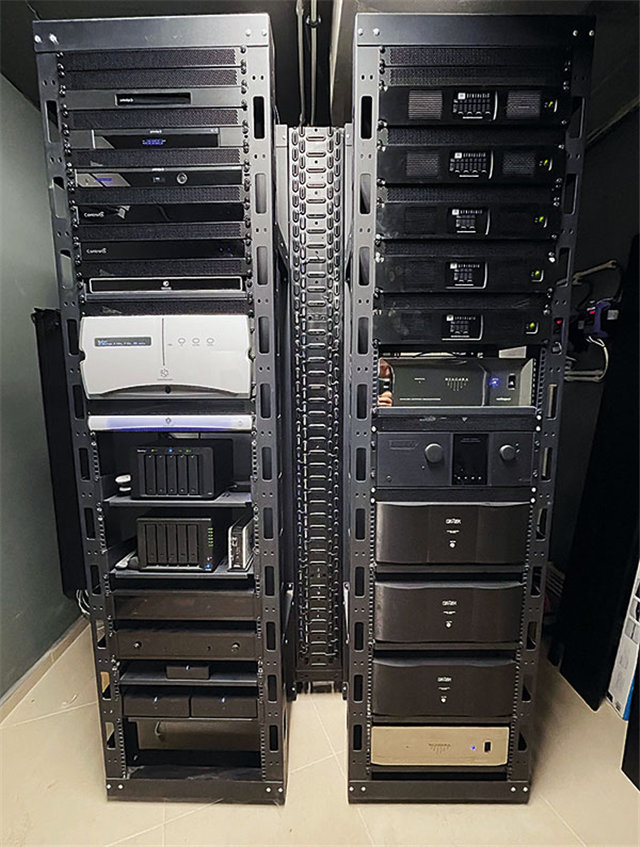 Consexto_pro_install_rack.jpg Consexto_pro_install_rack.jpg